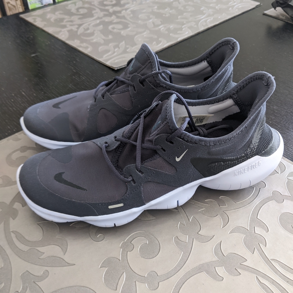 EUC Nike women's Free Run 5.0, 9 US, Dark Gray/light lavender
